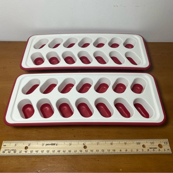 2 Rubbermaid 6013371 Plastic Silicone Easy Release Ice Cube Tray Trays Red White - Picture 1 of 5